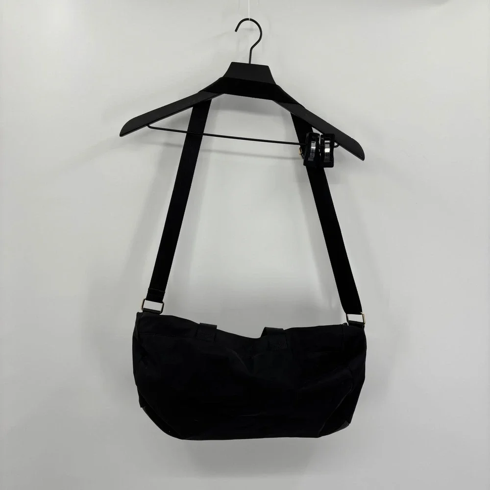 Tommy Hilfiger Black Nylon Messenger Crossbody Bag‎ Red White Blue Stripe Logo